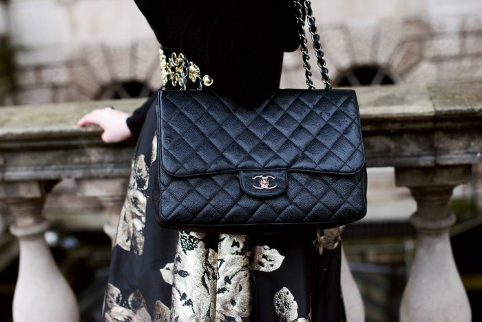 Túi xách nữ Chanel 22 Small Handbag