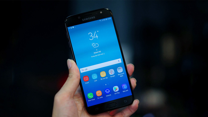 Samsung Galaxy J7 Pro, một trong những chiếc điện thoại tốt nhất trong phân khúc tầm trung hiện nay. Hãy xem bức ảnh này để biết thêm về giá cả, cấu hình và những tính năng đặc biệt của sản phẩm. Bạn sẽ không muốn bỏ lỡ cơ hội này đâu.