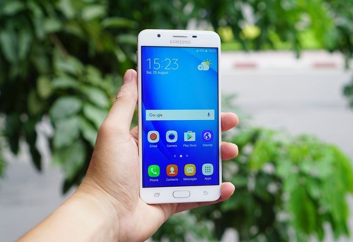 Giá Samsung J7 Prime: Samsung J7 Prime luôn là sản phẩm rất được ưa chuộng tại Việt Nam bởi nó mang lại một trải nghiệm tuyệt vời và giới thiệu giá cả hấp dẫn cho người dùng. Nếu bạn đang tìm kiếm một chiếc điện thoại với cấu hình mạnh mẽ và giá cả phải chăng, Samsung J7 Prime là một sự lựa chọn đáng giá.