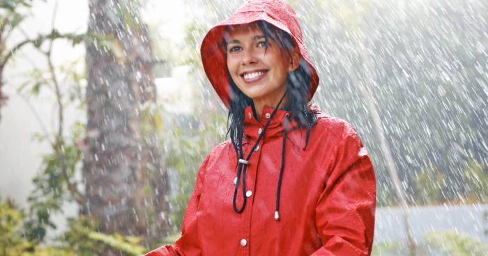 16+ Gambar Orang Pake Jas Hujan Lucu - Koleksi Rial