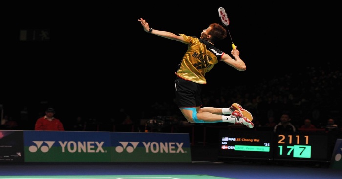 5 must own Yonex badminton  rackets for smashing