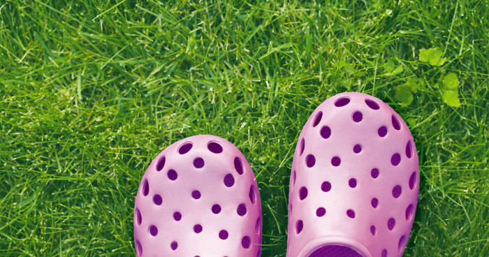  Sepatu  Crocs  Kembali Populer Rahasianya Stay Ugly 